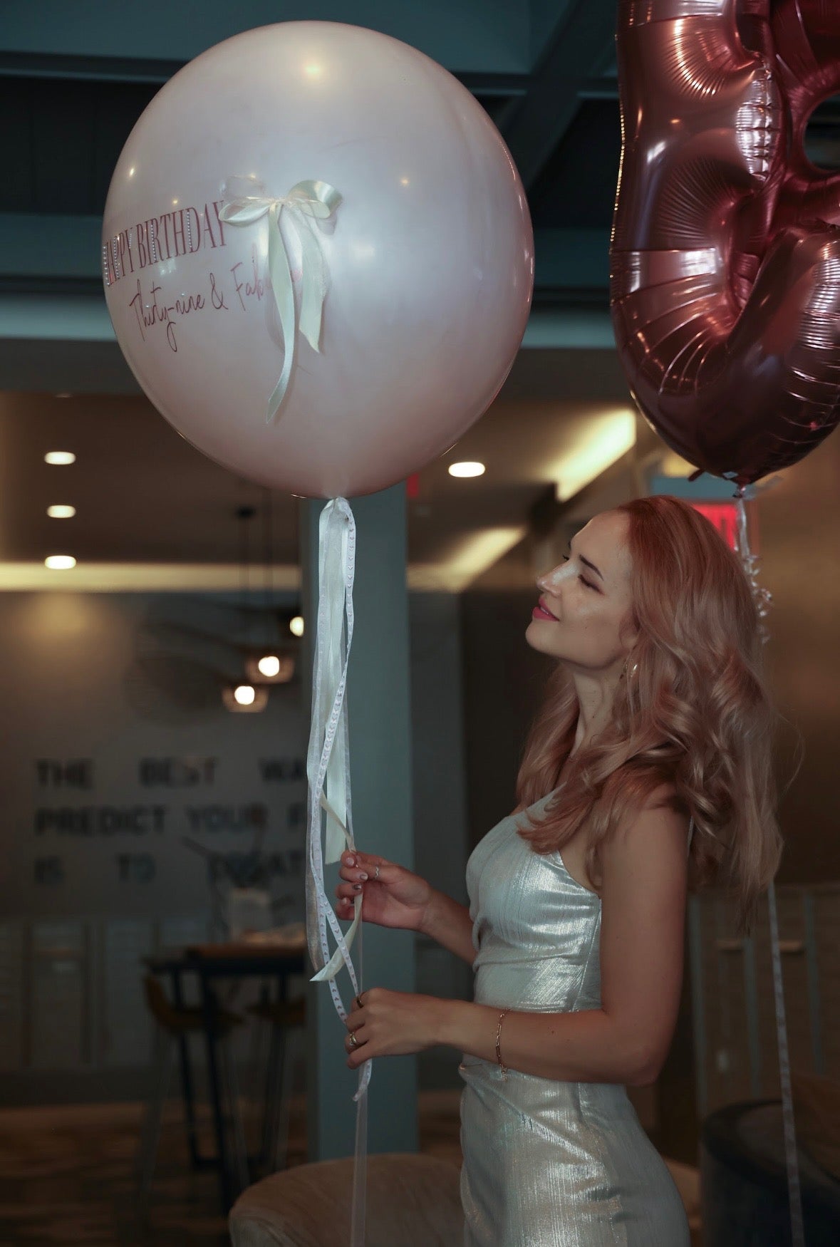 🎀 Giant Birthday Balloon